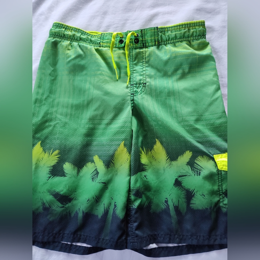 NIKE Men's Swim Shorts. Size Med. Drawstring Waist. Lined Inside. 10" Inseam.
